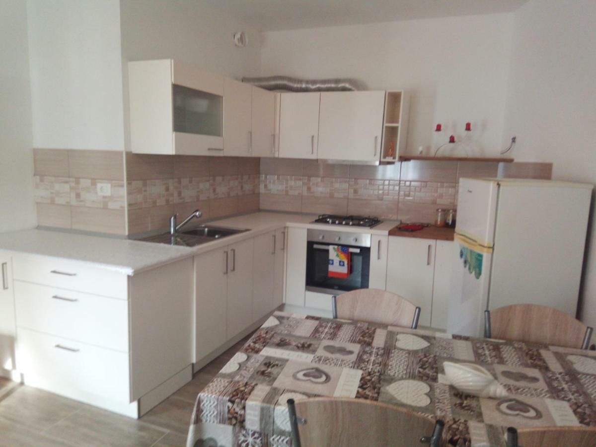 Apartment Apartmaji Matazin Crni Kal